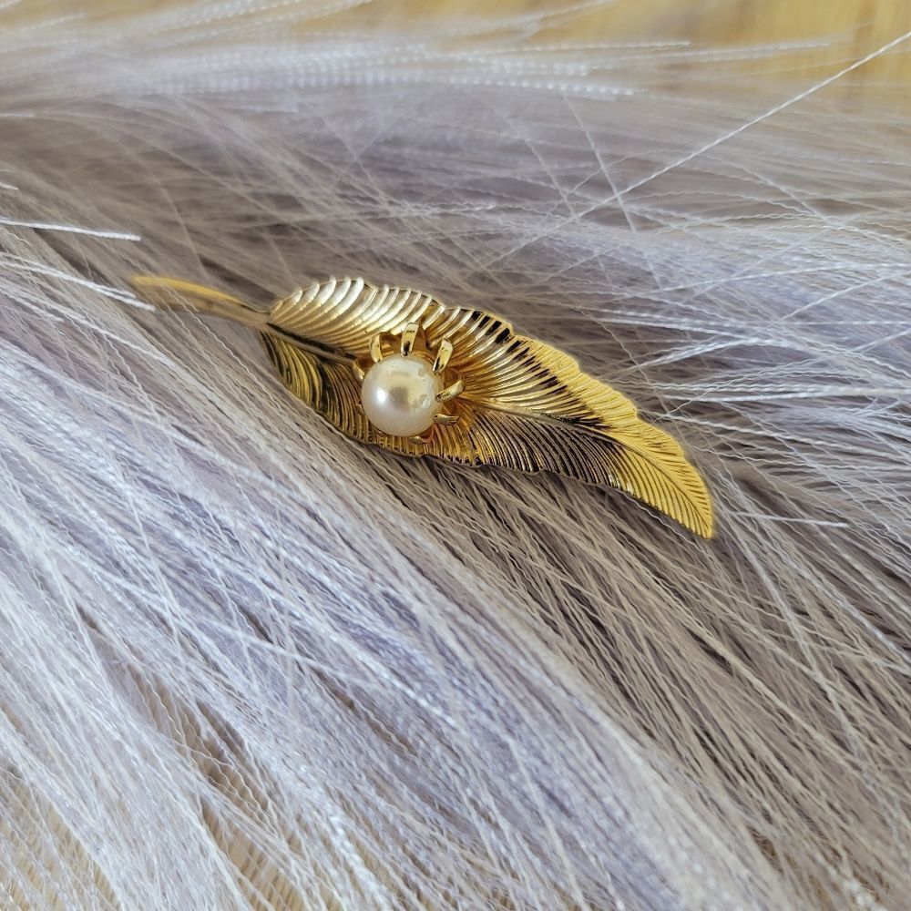 Golden pearl feather leaf brooch vintage